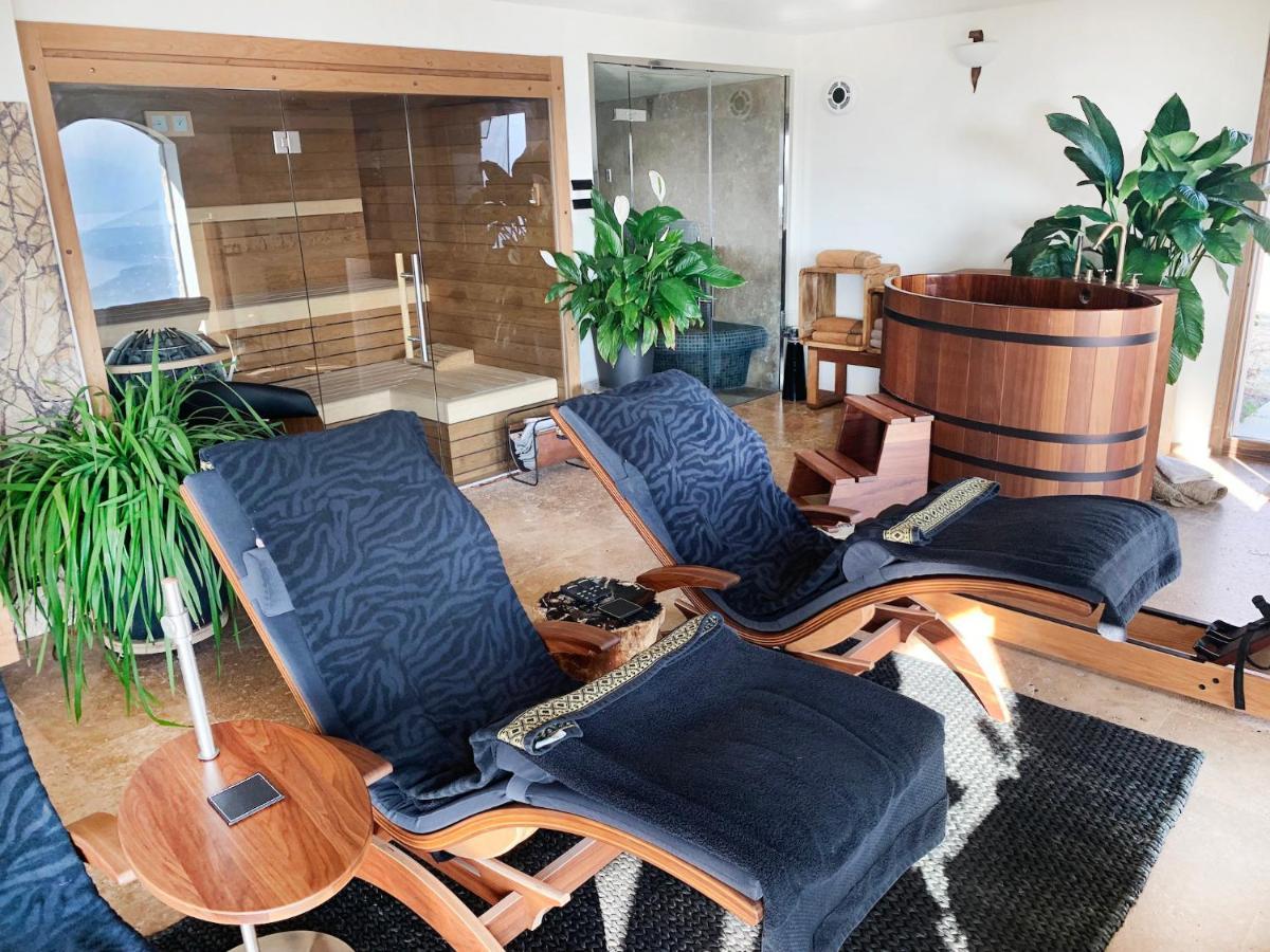 Private Luxury & Silence Retreat With Spectacular View Over The Maggiore Frühstückspension