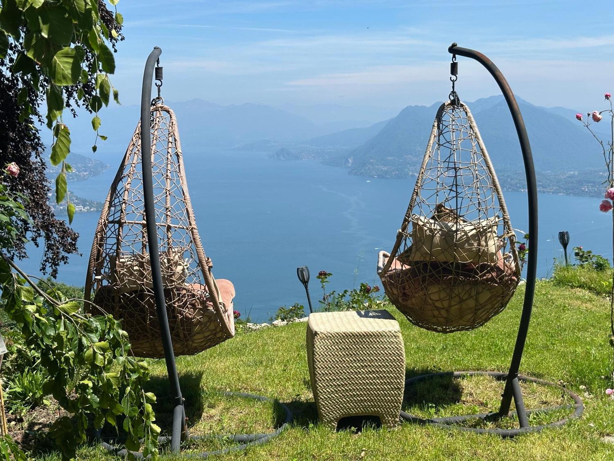 Private Luxury & Silence Retreat With Spectacular View Over The Maggiore Frühstückspension *